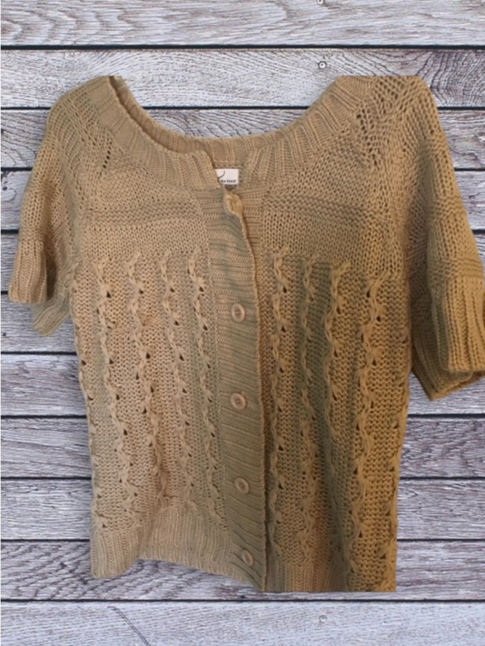 2 for $6 🎉 Kim Rogers tan button up sweater Medium